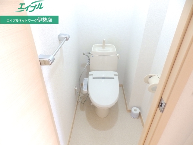 トイレ　同物件別部屋のお写真です。