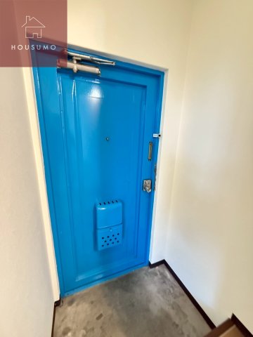 玄関　清潔感のあるトイレです