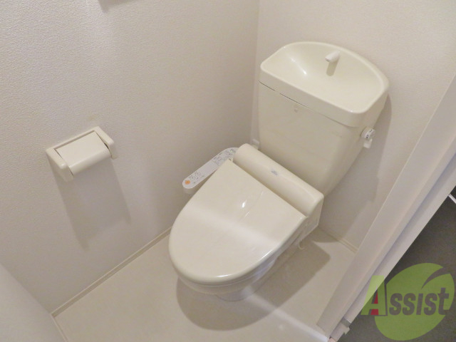 トイレ　トイレはこちらです。十分な広さがございますね