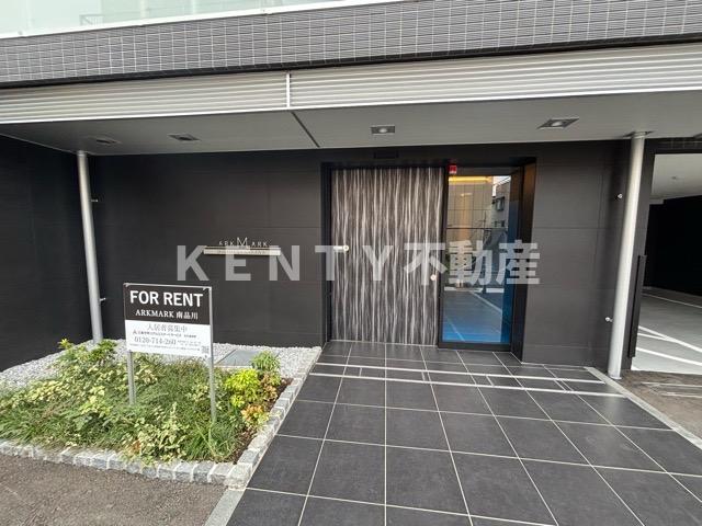 エントランス　落ち着いたエントランスです