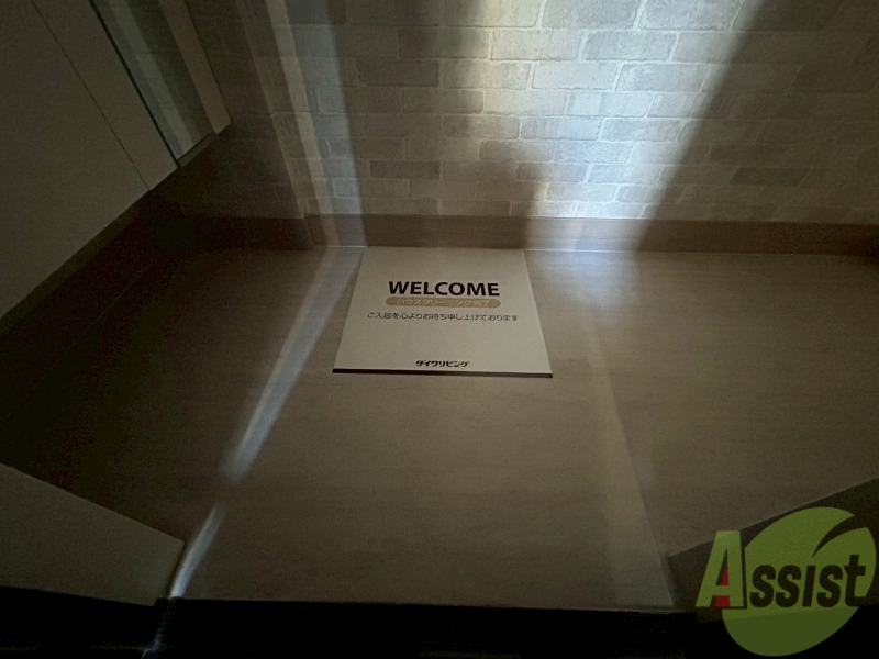 玄関　シンプルな玄関です。立ち回るのに十分なスペースがあります。