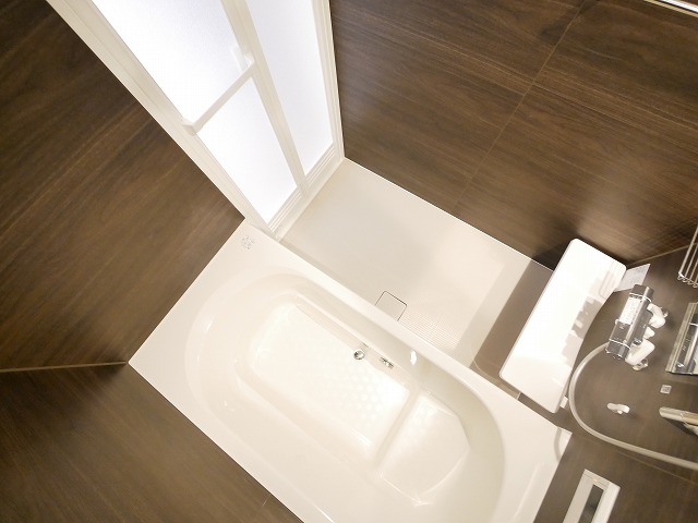 バス・シャワールーム　落ち着いた空間のお風呂です