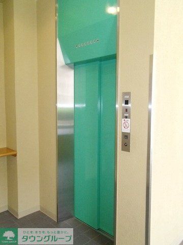 ロビー　エレベーター完備です