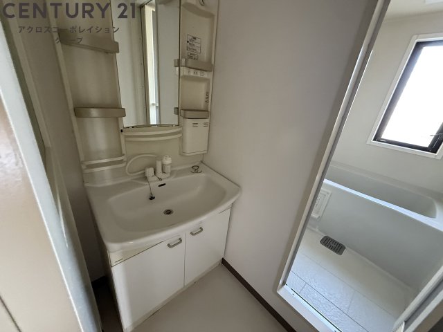 洗面設備　独立洗面台付きです！