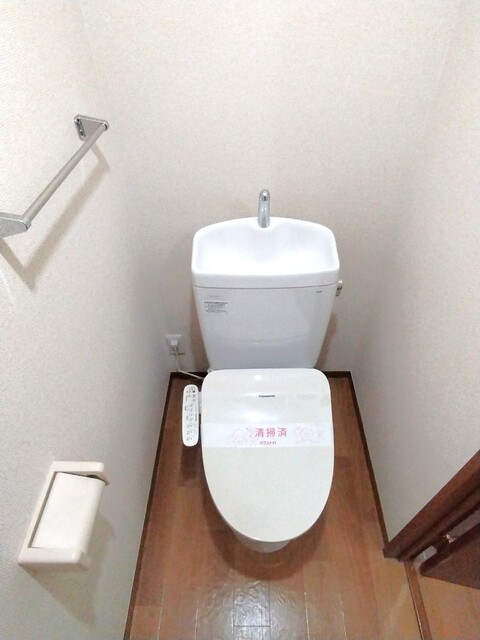 トイレ　温水洗浄便座