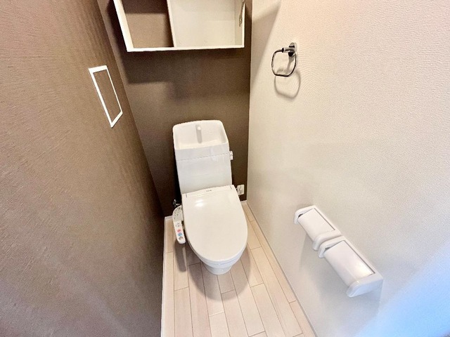 トイレ　嬉しい温水洗浄便座付き♪