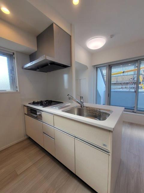 キッチン　キッチン　３口ガスコンロ