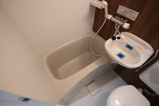 バス・シャワールーム　※別部屋の写真です