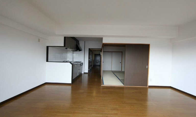 居室・リビング　ＬＤＫ13帖　和室6帖つなげても仕切っても使えます