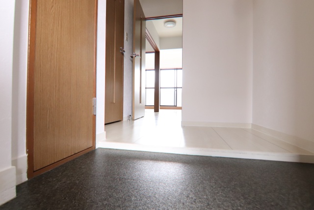 玄関　※別室の参考写真の為、現況優先です。