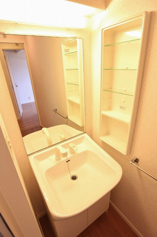 洗面設備　社会人様には必須の洗面脱衣所、ドレッサーです。