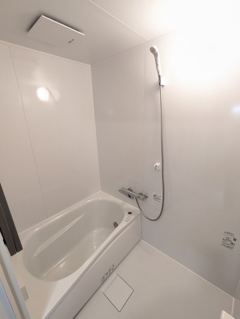 バス・シャワールーム　浴室　追い焚き付