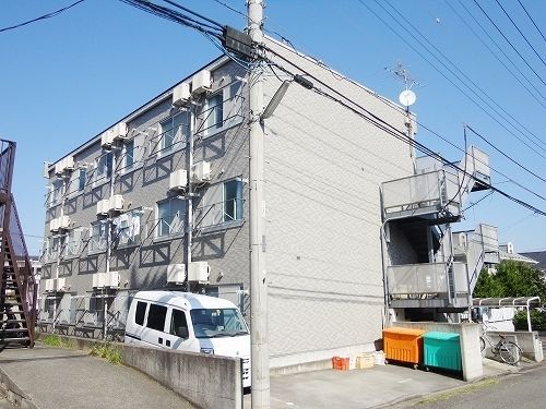 建物外観　★広々８帖、システムキッチン★