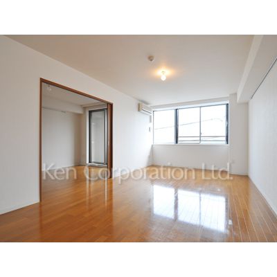 居室・リビング　同タイプ3階のお部屋を撮影。仕様が異なることがあります。