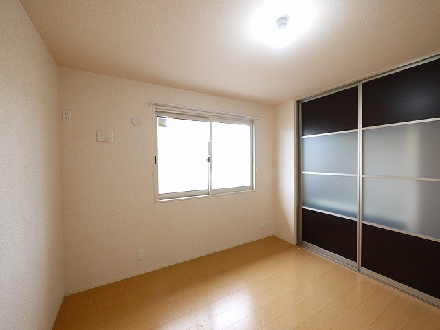 その他部屋・スペース　落ち着いて過ごせるお部屋なので、寝室にいかがでしょうか