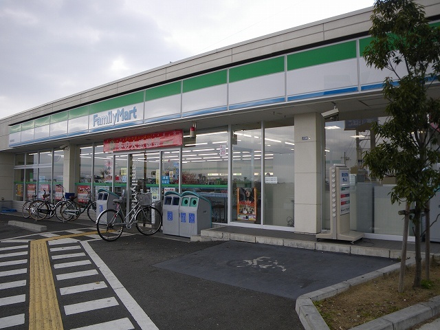 コンビニ　ファミリーマート箕面新稲店（コンビニ）まで597m