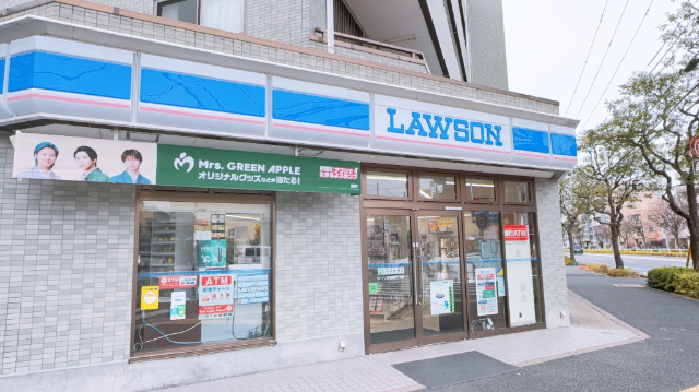 コンビニ　ローソン南葛西四丁目店（コンビニ）まで215m