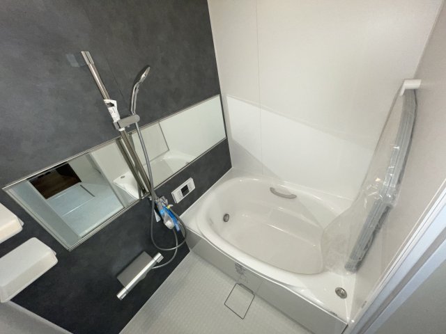 バス・シャワールーム　浴室乾燥機つきで便利です☆