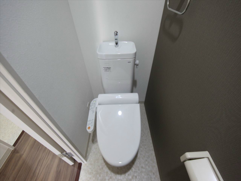 トイレ　温水洗浄暖房便座付トイレ