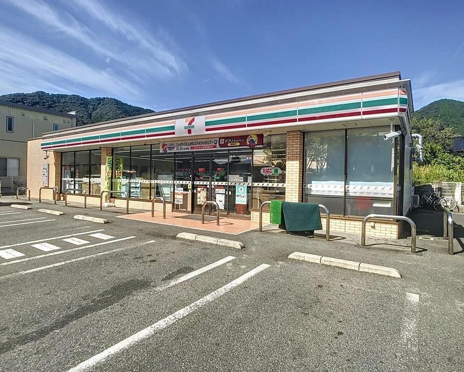 コンビニ　セブンイレブン山口県庁前店（コンビニ）まで751m