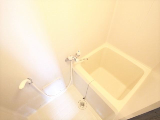 バス・シャワールーム　※別号室の写真となります。