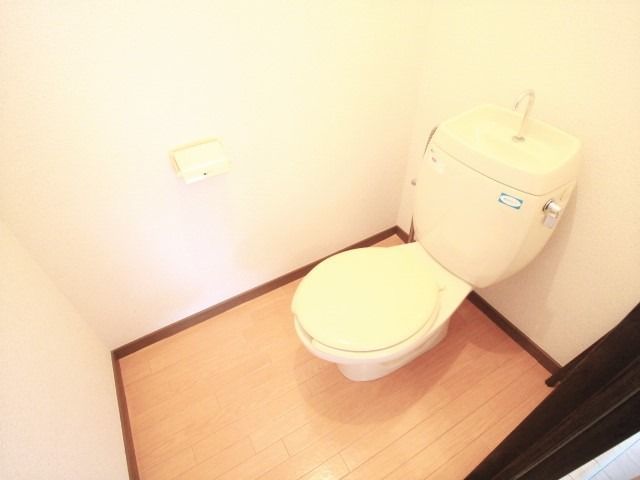 トイレ　※別号室の写真となります。