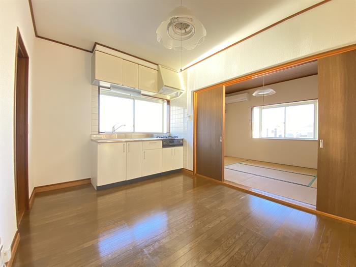 居室・リビング　DKにも窓があり明るいです