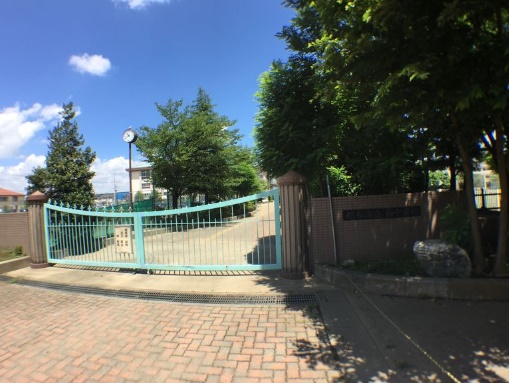 中学校　越谷市立西中学校（中学校）まで709m