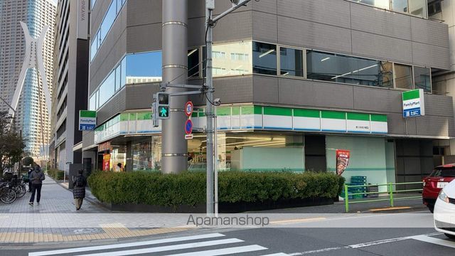 コンビニ　ファミリーマート（コンビニ）まで166m