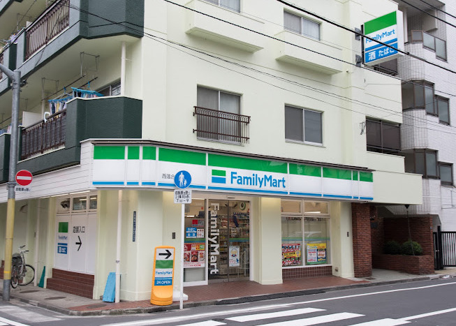 コンビニ　ファミリーマート 西落合店（コンビニ）まで128m