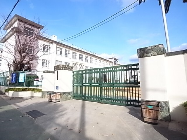中学校　神戸市立原田中学校（中学校）まで933m