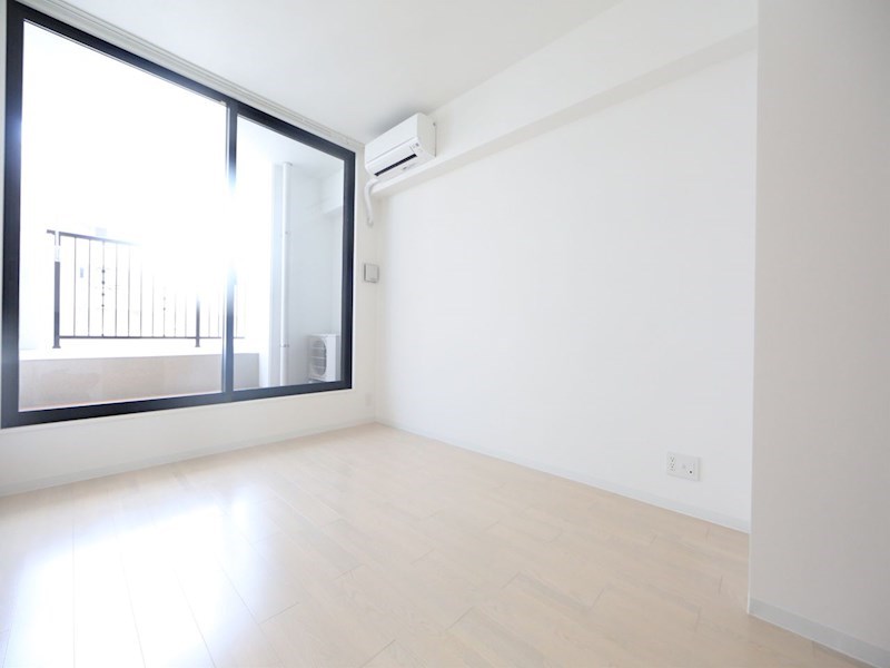 その他　洋室9帖　エアコン完備　南面バルコニー