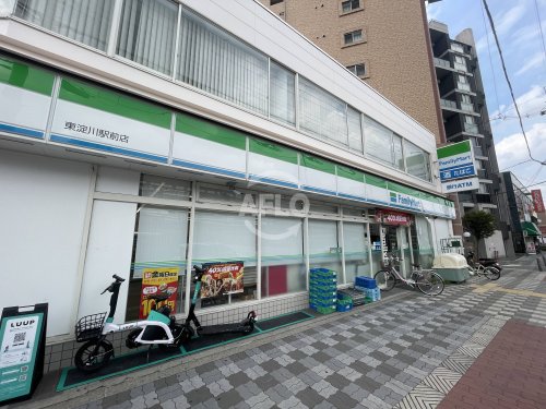 コンビニ　ファミリーマート 東淀川駅前店（コンビニ）まで100m