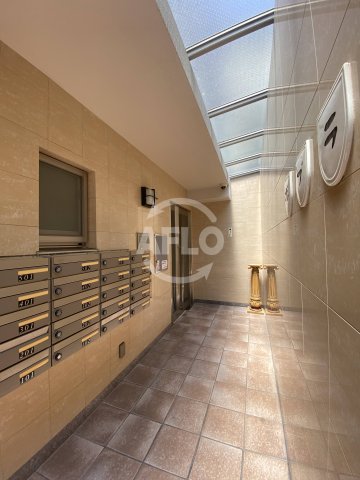 ロビー　ポプラの樹　ロビー