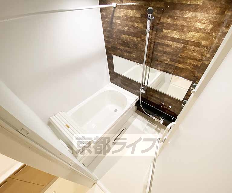 バス・シャワールーム　ゆったりとくつろげる浴室です。