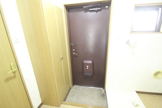 玄関　※別部屋の写真です