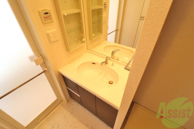 洗面設備　清潔感のある洗面