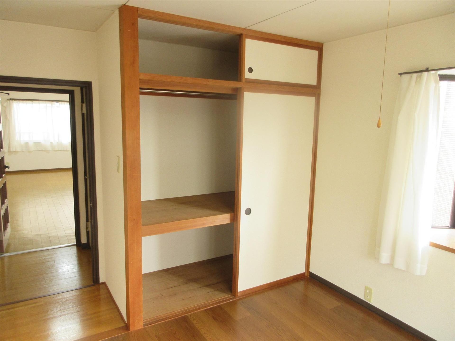 収納　洋服をかけて収納できます☆