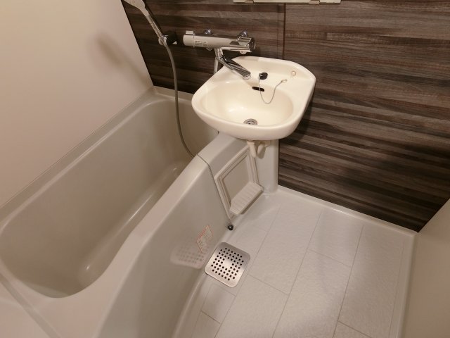 バス・シャワールーム　詳細は、RISUMO江坂本店までお問合せください♪