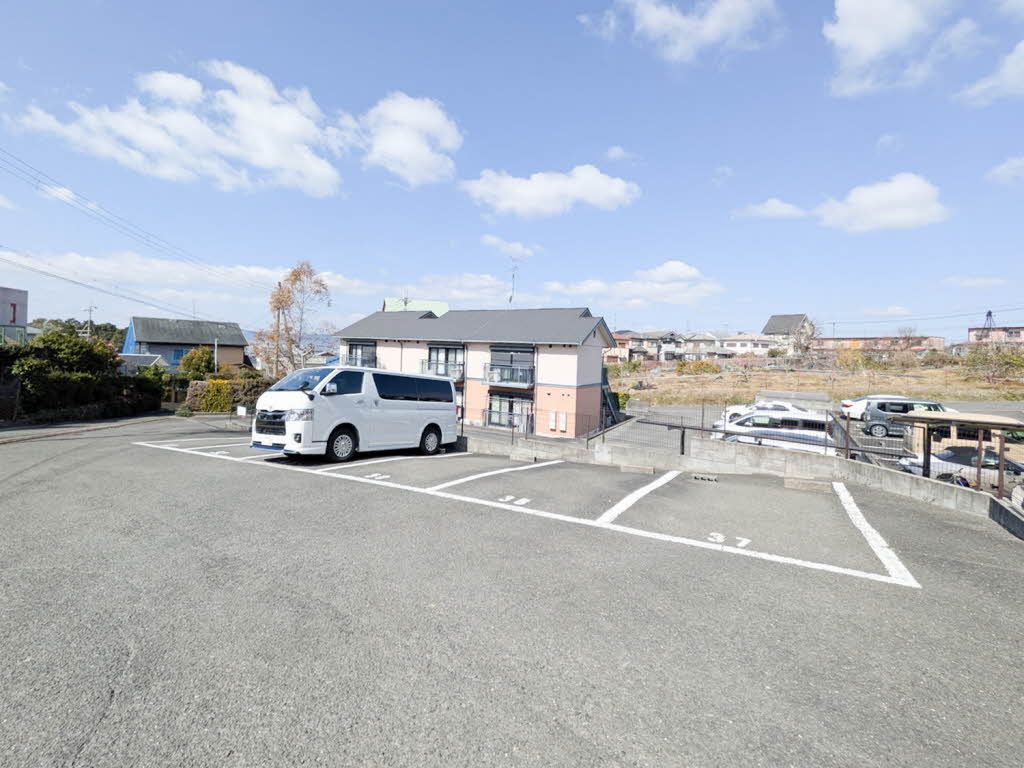 建物外観　駐車場