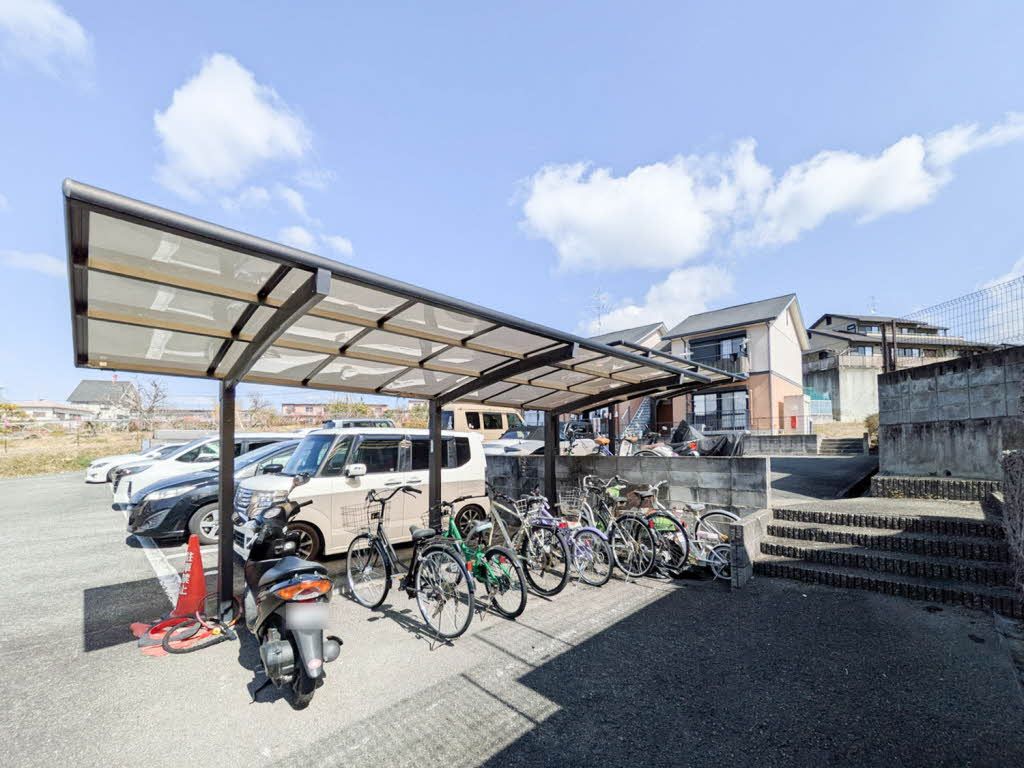 建物外観　駐輪場