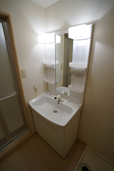 洗面設備　同じ建物の別のお部屋