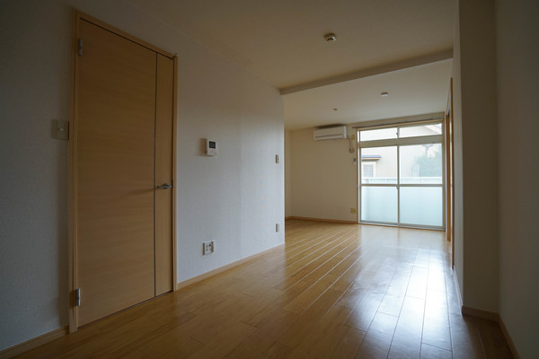 居室・リビング　同じ建物の別のお部屋