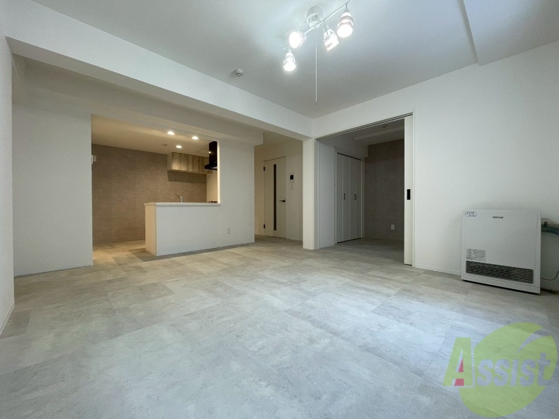 居室・リビング　エアコン付きで快適なリビングになっております！