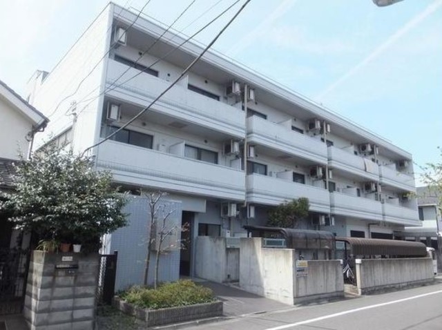 建物外観　３階建ての賃貸マンション