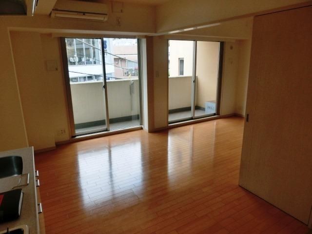 居室・リビング　広々としたフローリングのお部屋です