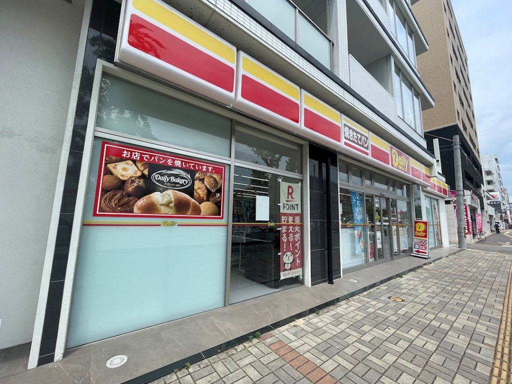 コンビニ　デイリーヤマザキ 大濠公園前店（コンビニ）まで424m