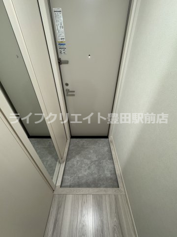 玄関　※室内写真は同ハウスメーカー施工イメージとなります。