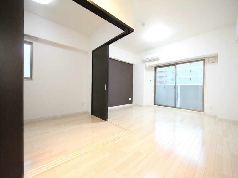 バルコニー　ＬＤＫ12.7帖　洋室4.59帖とつなげても使えます