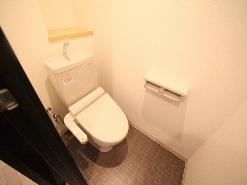 トイレ　温水洗浄暖房便座付トイレ